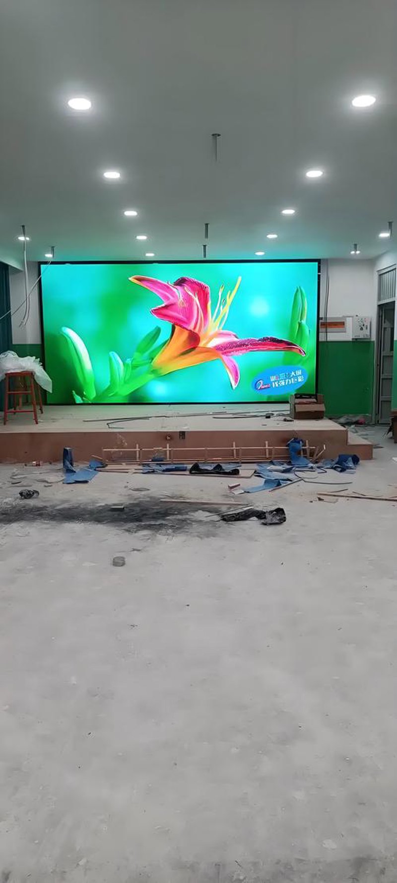 智慧城市的光与影：LED显示屏如何照亮未来城市